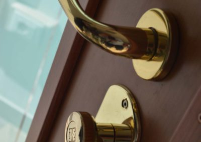 Porta blindata con serratura a cilindro europeo alto livello di sicurezza-parte interna della porta (2)