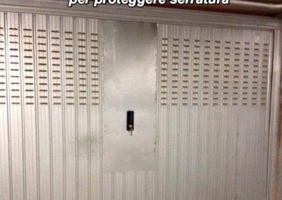 ripristino della porta garage scassinata
